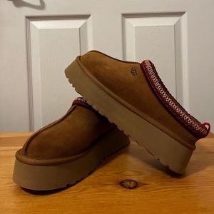 UGG Tazz Women’s Slippers (Chestnut, W US Size 8)